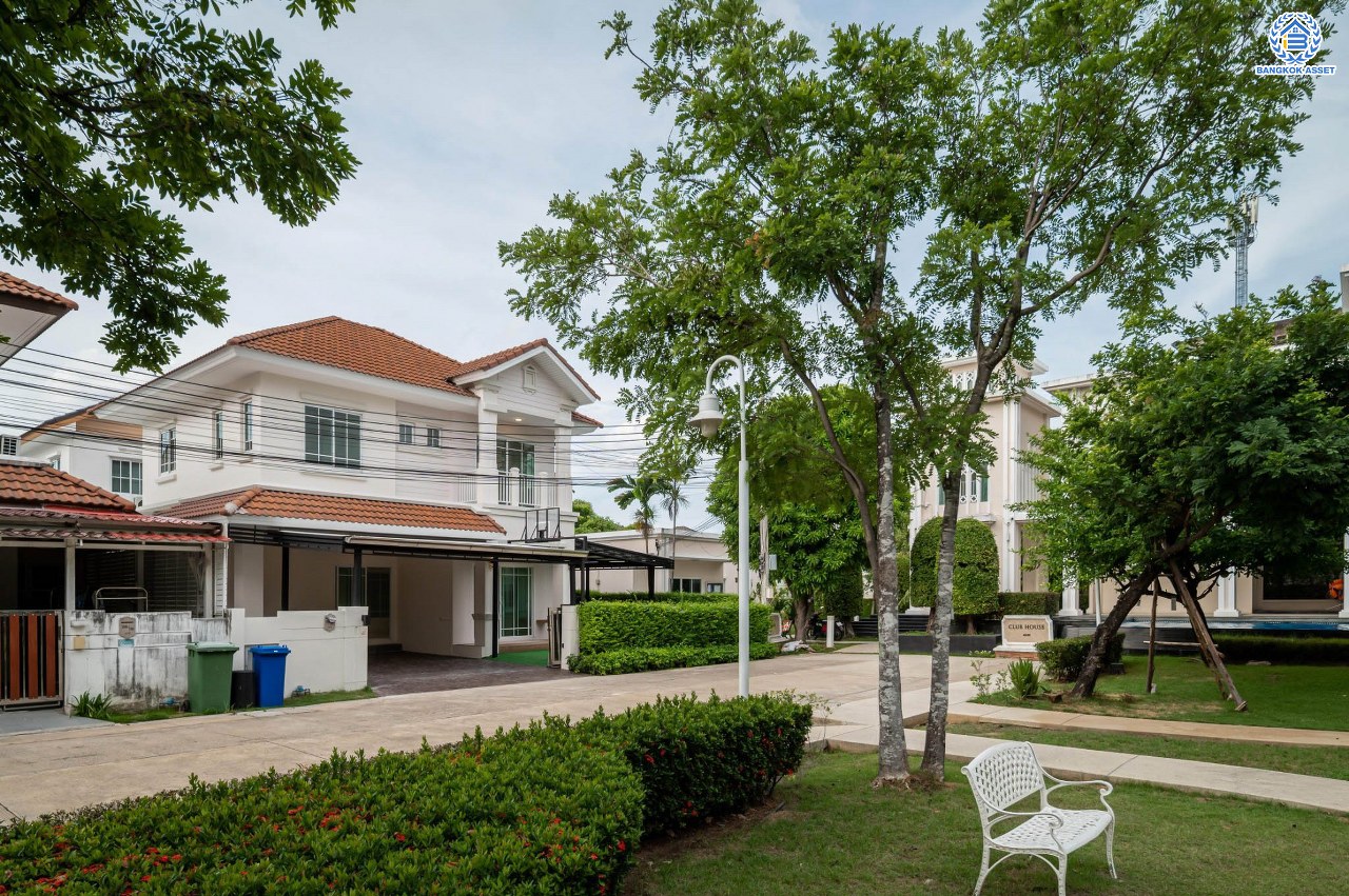 บ้านมือสองตกแต่งใหม่ โครงการ ธนาสิริ ราชพฤกษ์-ท่าน้ำนนท์ เนื้อที่ 50.5 ตร.ว. ฟังก์ชัน 3 ห้องนอน 4 ห้องน้ำ 1 ห้องแม่บ้าน จอดรถได้ 2 คัน บนทำเลดี วิวสวนส่วนกลาง ติดถนนใหญ่ เชื่อมต่อหลายเส้นทาง ใกล้รถไฟฟ้าสายสีม่วง "สถานีไทรม้า" เซ็นทรัลรัตนาธิเบศร์ พร้อมสิ่งอำนวยความสะดวกมากมาย